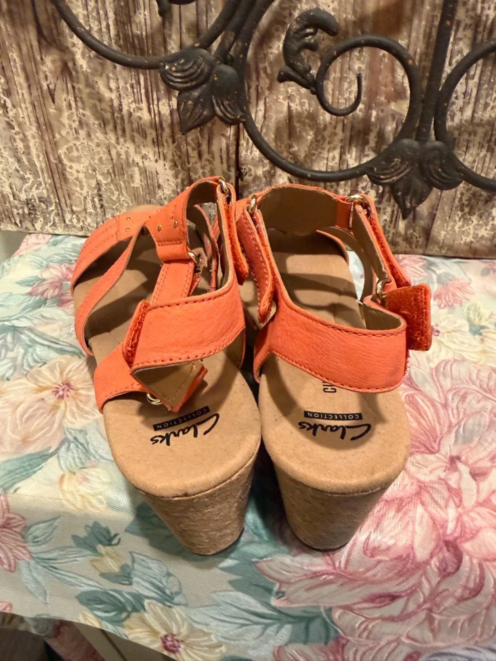 Clarks Wedges  vibrant orange Annadel Orchid Wedge Sandals strappy leather sz 9